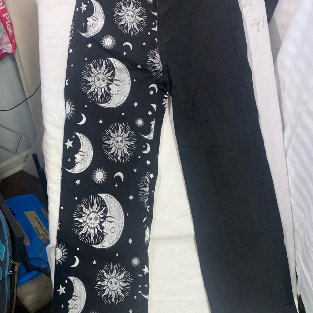 Hot Topic Black and White High Rise Women Jeans